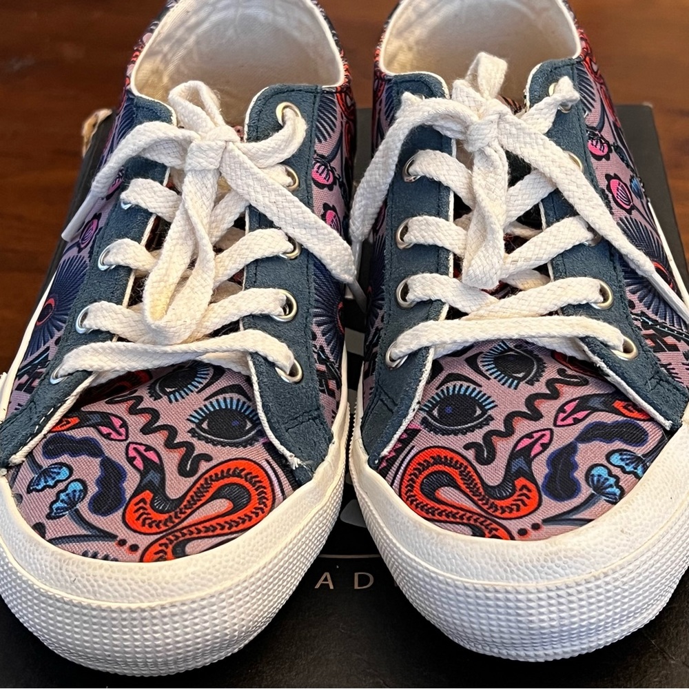 Inkkas Corazal Lace Up Shoe 8 NWOT